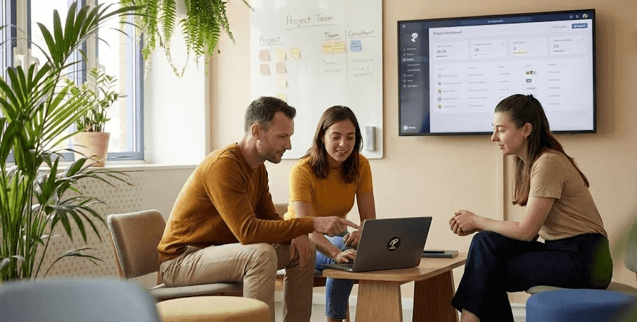 Tijdelijke toegang in Joinly: rechten met een einddatum voor externen en projectteams.